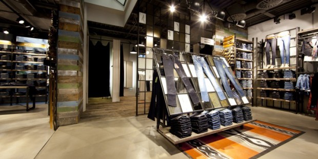 Wrangler-store-by-Checkland-Kindleysides-Leipzig-02