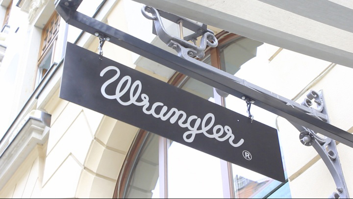 Wrangler-store-by-Checkland-Kindleysides-Leipzig-11